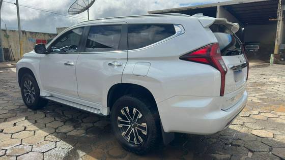 MITSUBISHI PAJERO SPORT 2.4 16V MIVEC TURBO DIESEL HPE AWD AUTOMÁTICO MITSUBISHI PAJERO SPORT 2.4 16V MIVEC TURBO DIESEL HPE AWD AUTOMÁTICO